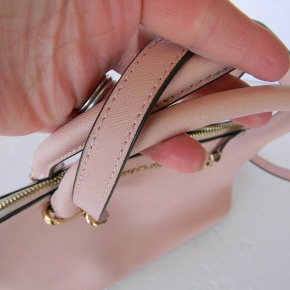 MICHAEL KORS SAFFIANO LEATHER CINDY DOMED SATCHEL LIGHT PINK - Picture 5 of 8